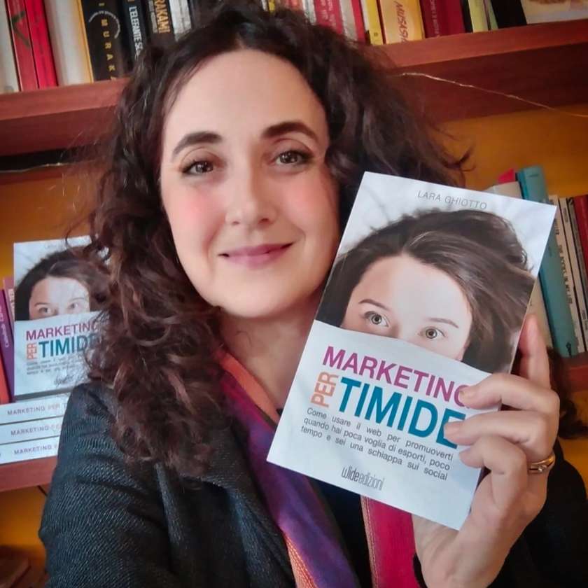 Se fare marketing ti sembra difficile, questo libro ti guiderà passo dopo passo a trovare la tua voce e il tuo spazio online senza forzature.